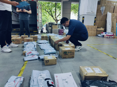 浙江省郵政管理局引領(lǐng)綠色物流新風(fēng)尚 免膠帶紙箱的推廣與應(yīng)用